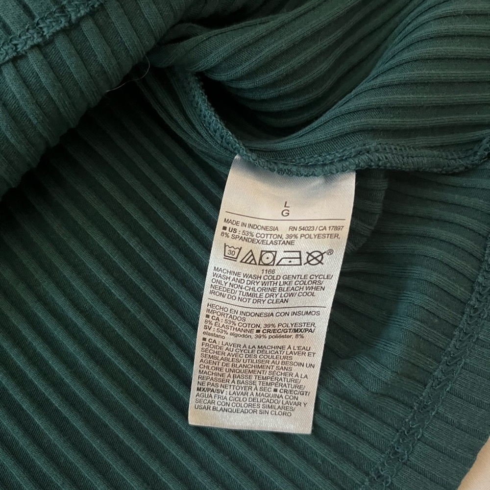 Old Navy Ribbed Short Sleeve Top in Forest Green - Picture 3 of 3